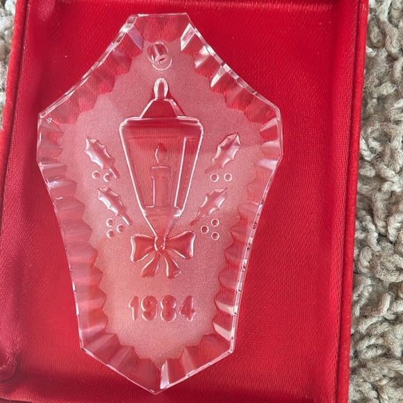 Vintage and discontinued 1984 Waterford Christmas Ornament. - Picture 4 of 5